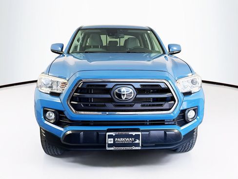 Used 2019 Toyota Tacoma SR5 AWD/4WD image 2