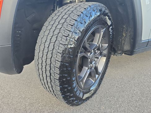 Used 2024 Jeep Grand Cherokee Trailhawk AWD/4WD image 31