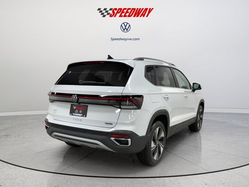 New 2025 Volkswagen Taos SE image 7