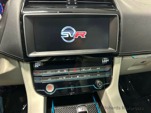 Used 2020 Jaguar F-PACE SVR image 19