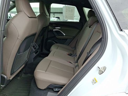 Certified 2025 Audi Q5 2.0T Premium Plus image 10