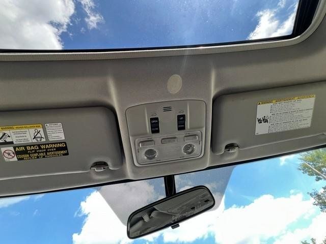 Used 2013 Toyota RAV4 XLE AWD/4WD image 17