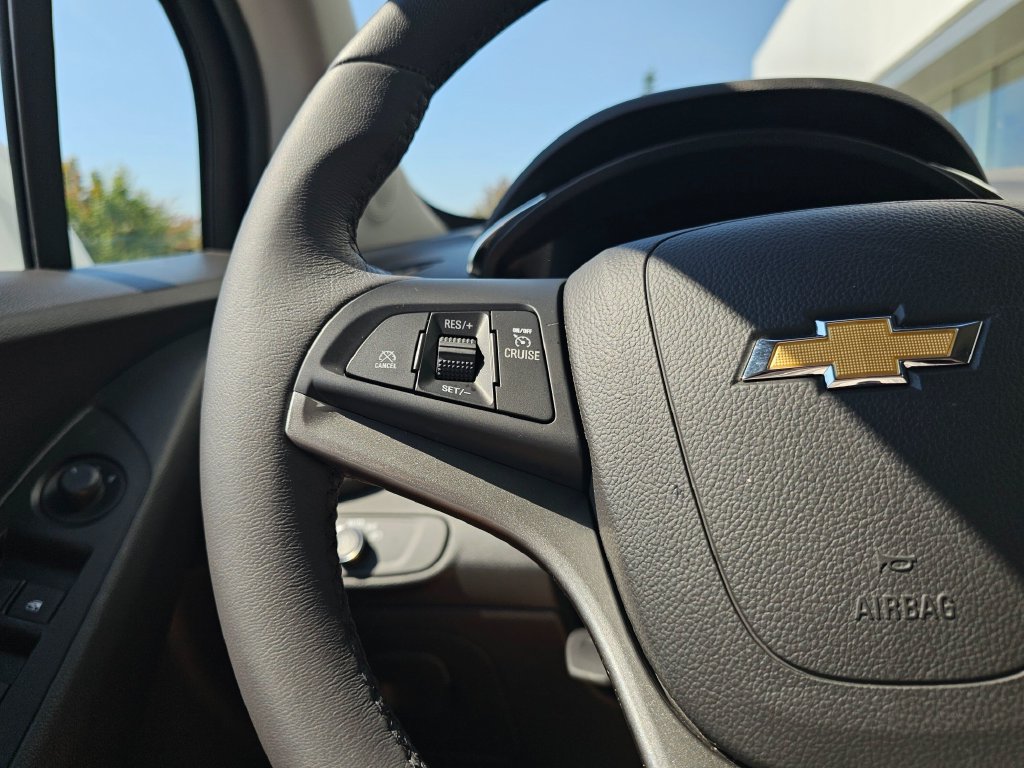 Used 2022 Chevrolet Trax LT w/ LT Convenience Package AWD/4WD image 31