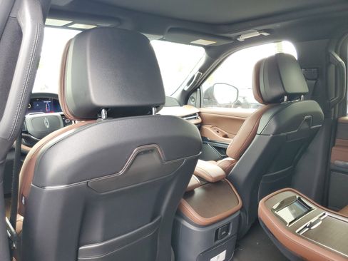 New 2026 Lincoln Navigator Reserve AWD/4WD image 28