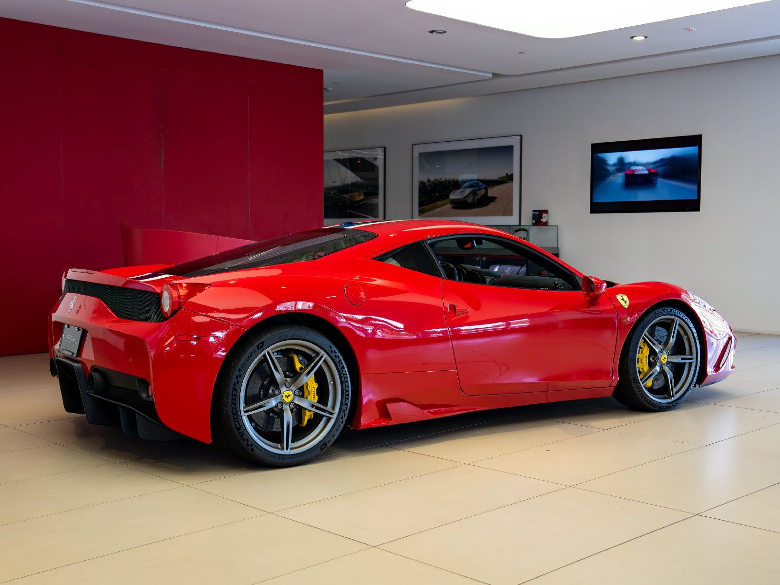 Used 2015 Ferrari 458 Speciale Coupe RWD image 6