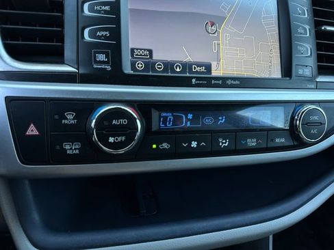Used 2018 Toyota Highlander Limited image 20