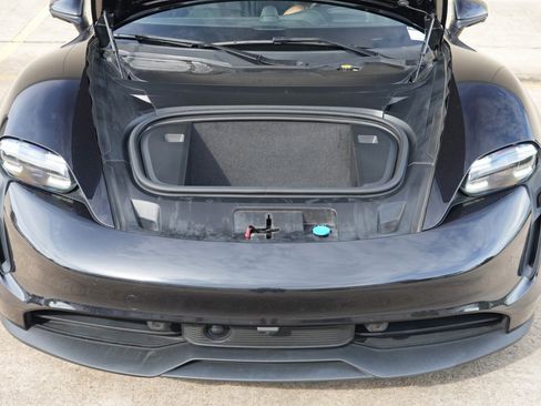 Used 2022 Porsche Taycan RWD image 8