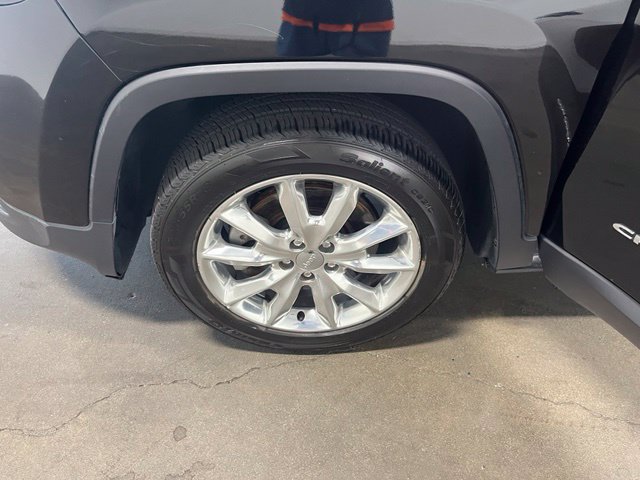 Used 2017 Jeep Cherokee Limited FWD image 30