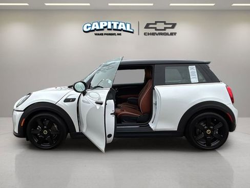 Used 2024 MINI Cooper SE w/ Signature Upholstery Package image 13