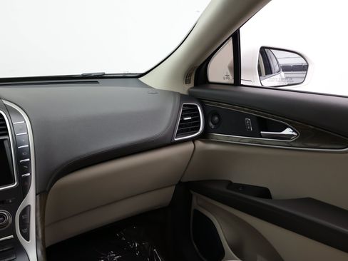 Used 2019 Lincoln Nautilus Reserve FWD image 34