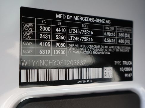 Used 2025 Mercedes-Benz Sprinter 2500 image 36