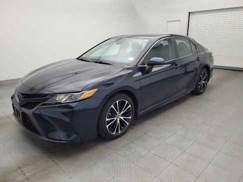 Used 2020 Toyota Camry SE w/ Convenience Package image 2