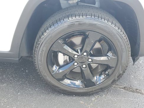 Certified 2026 Jeep Grand Cherokee L Limited w/ Limited Altitude Package AWD/4WD image 6