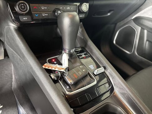 Used 2023 Jeep Compass Latitude image 16