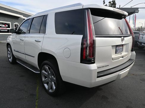 Used 2015 Cadillac Escalade Luxury image 7