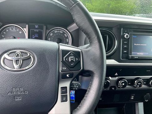 Used 2019 Toyota Tacoma SR5 AWD/4WD image 24