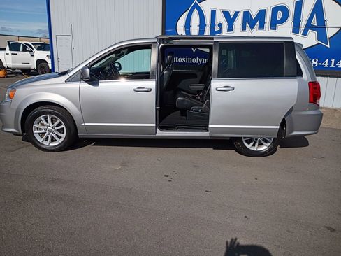 Used 2019 Dodge Grand Caravan SXT image 14