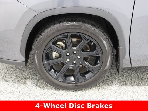 Used 2023 Toyota Highlander LE image 11