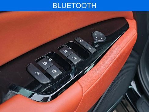 Used 2025 Kia Sportage SX image 2