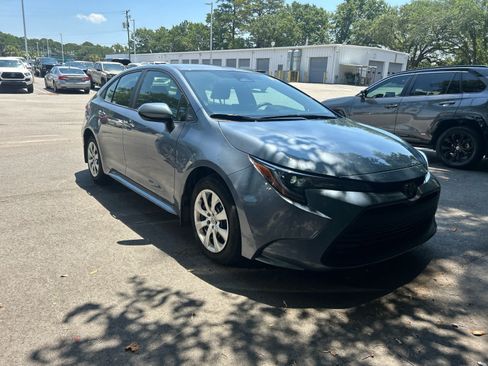 Used 2025 Toyota Corolla LE FWD image 5