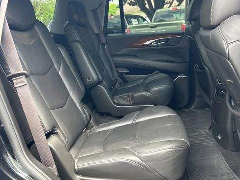 Used 2016 Cadillac Escalade Luxury AWD/4WD image 25