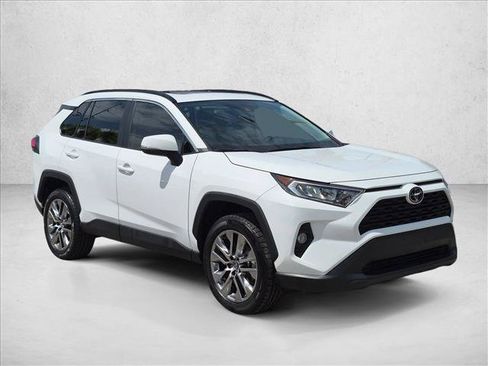 Used 2020 Toyota RAV4 XLE Premium FWD image 3
