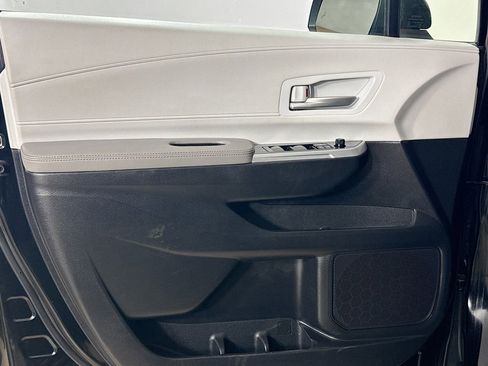 Certified 2025 Toyota Sienna XLE image 11
