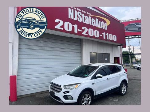 Used 2017 Ford Escape SE AWD/4WD image 1