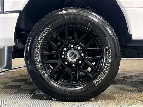 Used 2022 Ford F350 Lariat w/ Black Appearance Package image 8