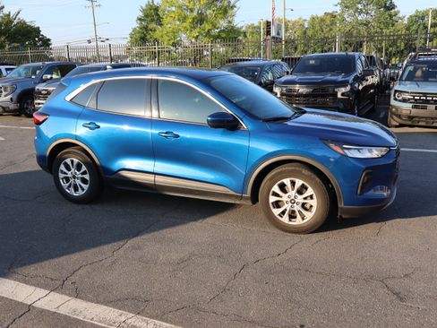 Used 2023 Ford Escape Active w/ Tech Pack #2 FWD image 2