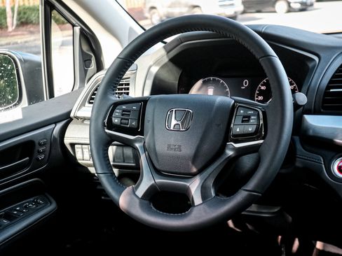 Certified 2026 Honda Odyssey EX-L image 18
