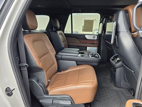 Certified 2023 Lincoln Navigator L Reserve AWD/4WD image 33
