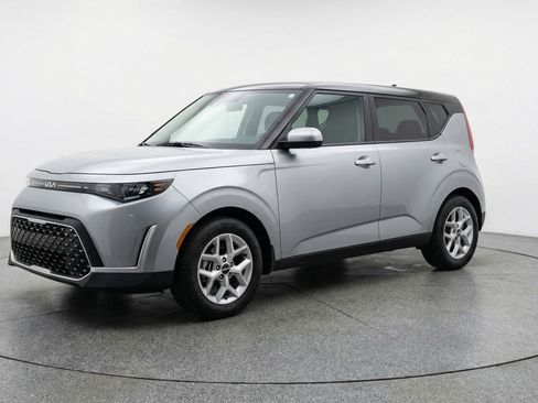 Used 2025 Kia Soul LX w/ LX Technology Package image 3