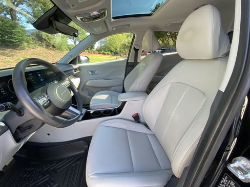 Used 2024 Hyundai Kona Limited FWD image 11