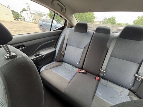 Used 2025 Nissan Versa SV FWD image 38