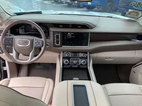 Used 2022 GMC Yukon XL Denali AWD/4WD image 4