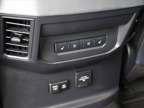 Used 2025 Toyota Tundra Platinum AWD/4WD image 25