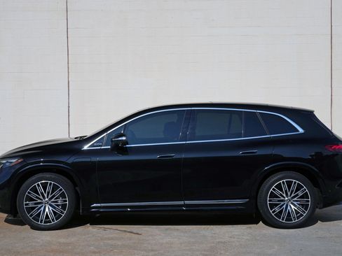 Used 2023 Mercedes-Benz EQS 580 4MATIC SUV w/ Exclusive Trim Package image 60