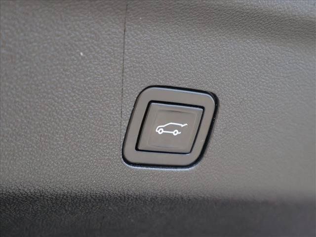Used 2021 GMC Yukon XL SLT w/ SLT Premium Package AWD/4WD image 7