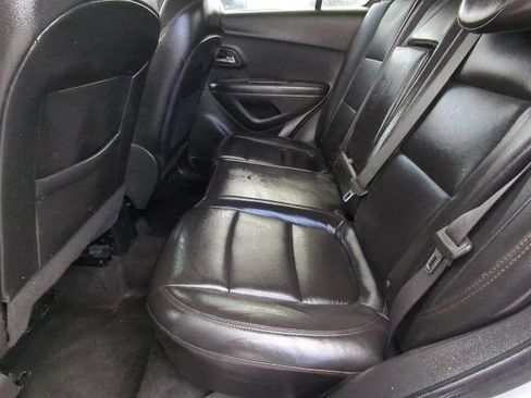 Used 2021 Chevrolet Trax LT w/ Premium Seat Package AWD/4WD image 17