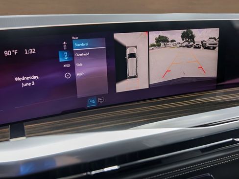 Certified 2025 Cadillac Escalade Premium Luxury AWD/4WD image 17