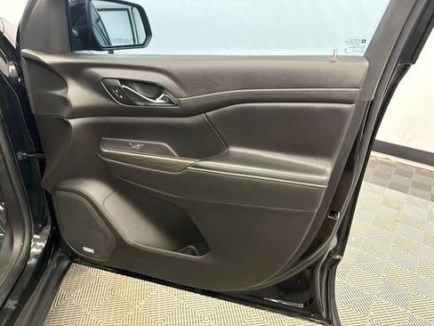 Used 2023 GMC Acadia SLT w/ Elevation Edition FWD image 15