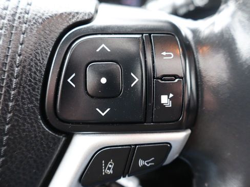 Used 2017 Toyota Highlander XLE AWD/4WD image 33