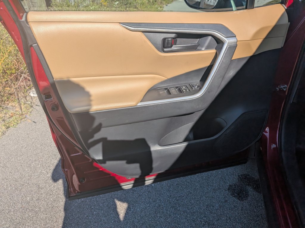 Used 2019 Toyota RAV4 LE AWD/4WD image 8