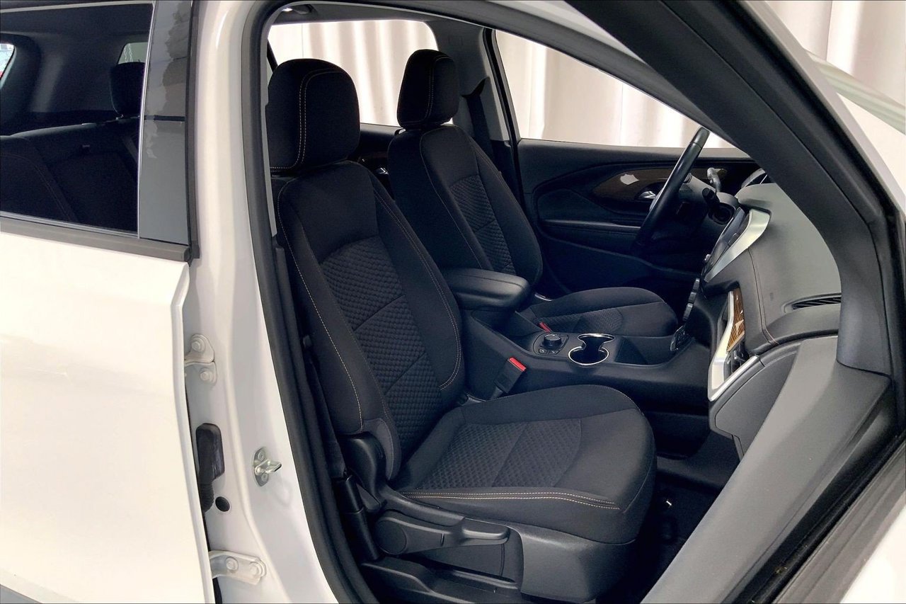 Used 2020 GMC Terrain SLE w/ Driver Convenience Package FWD image 16