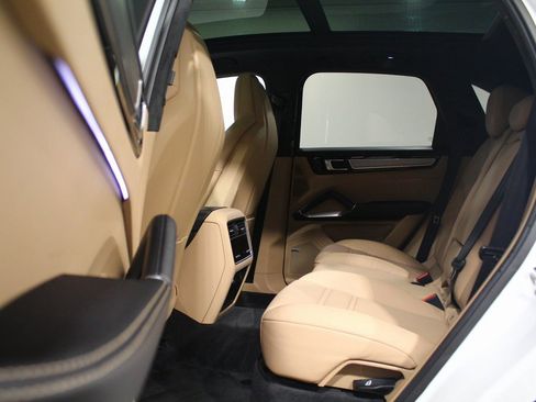 Used 2022 Porsche Cayenne Turbo image 26