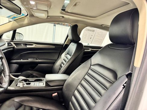 Used 2019 Ford Fusion SEL FWD image 12