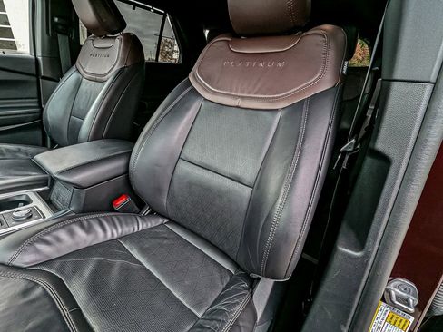 Used 2022 Ford Explorer Platinum w/ Equipment Group 601A image 18