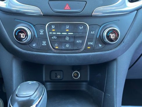 Used 2018 Chevrolet Equinox LT image 21