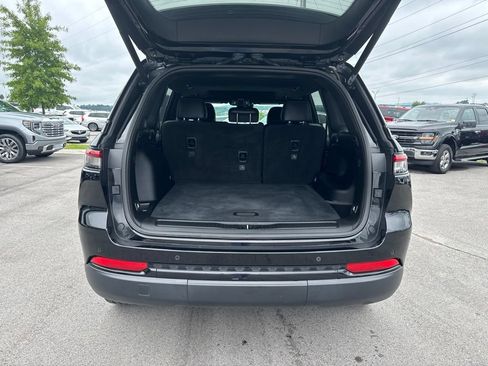 Used 2023 Jeep Grand Cherokee Altitude RWD image 24